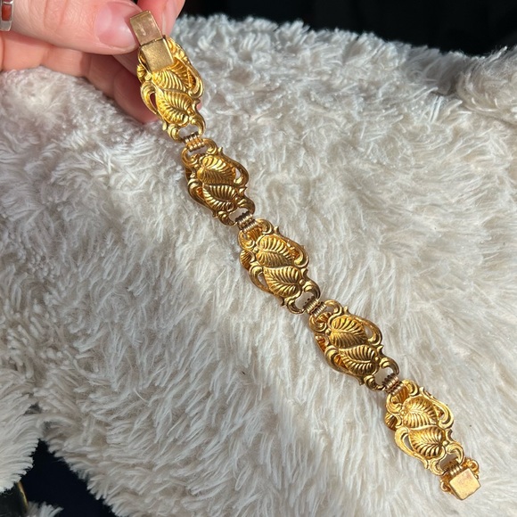 Vintage Gold Leafy Bracelet - Picture 9 of 14
